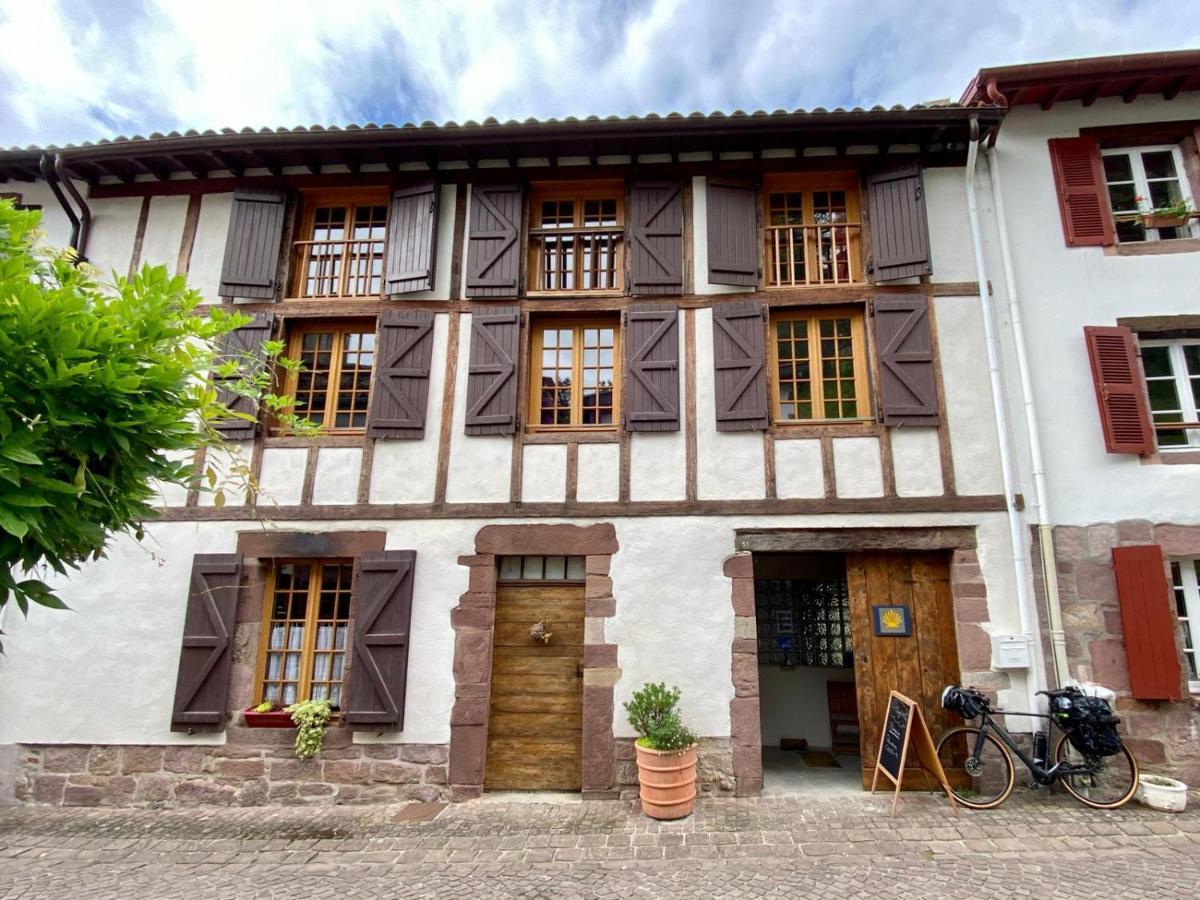 Gite De La Porte Saint Jacques: A Hostel For Pilgrims Dış mekan fotoğraf